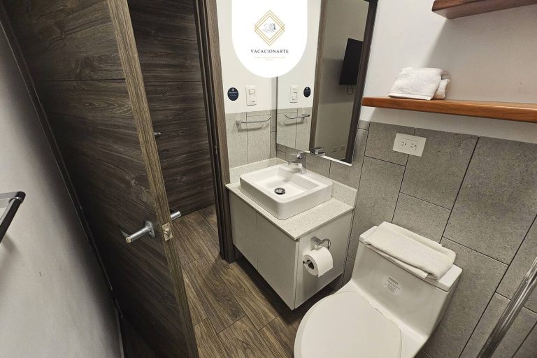 4ced6daf c454 4415 a8b5 cc3e2be2453e